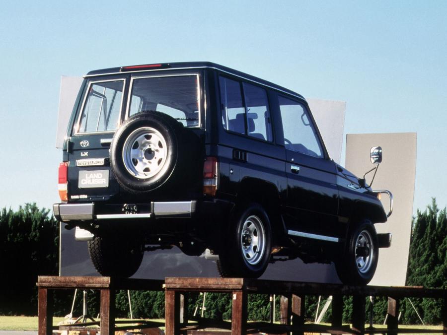  Toyota Land Cruiser 70 1985 года  (фото 15 из 30)